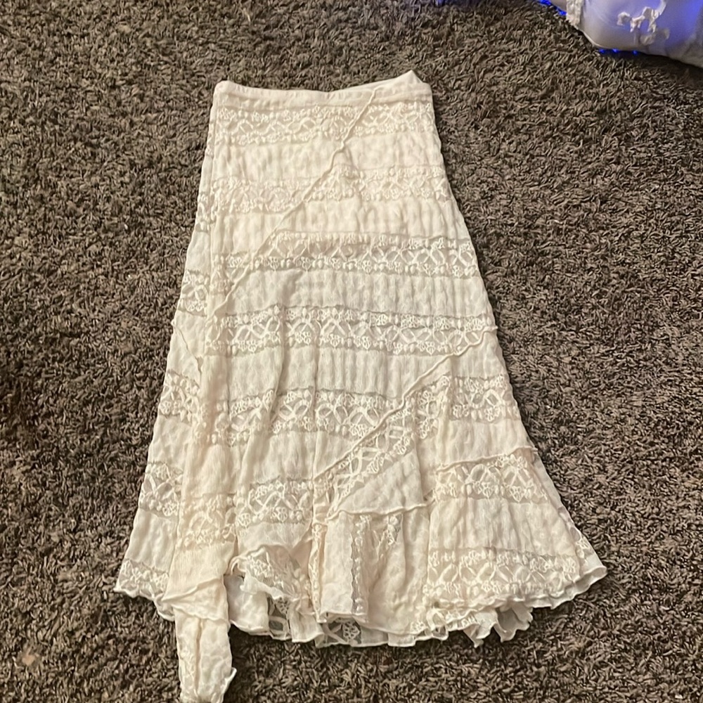 Super cute lace maxi skirt!